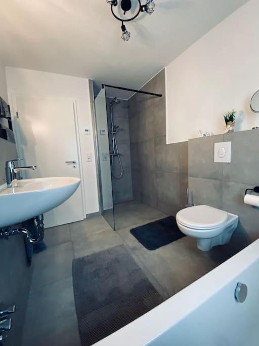 Grosse Moderne Ferienwohnung Auch Als Monteur Unterkunft Nutzbar, In Stolberg - Vicht Zewnętrze zdjęcie
